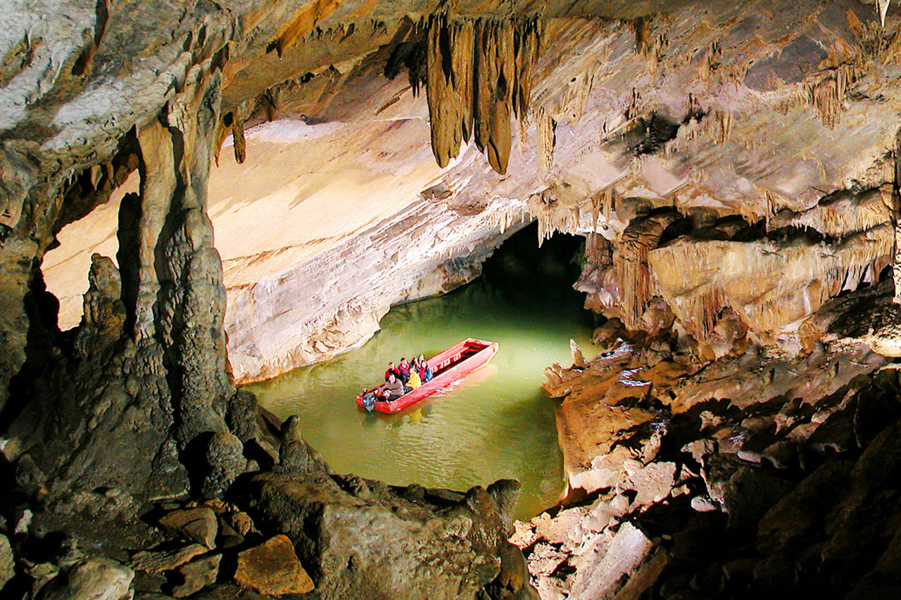 boat tours inside Penns Cave
