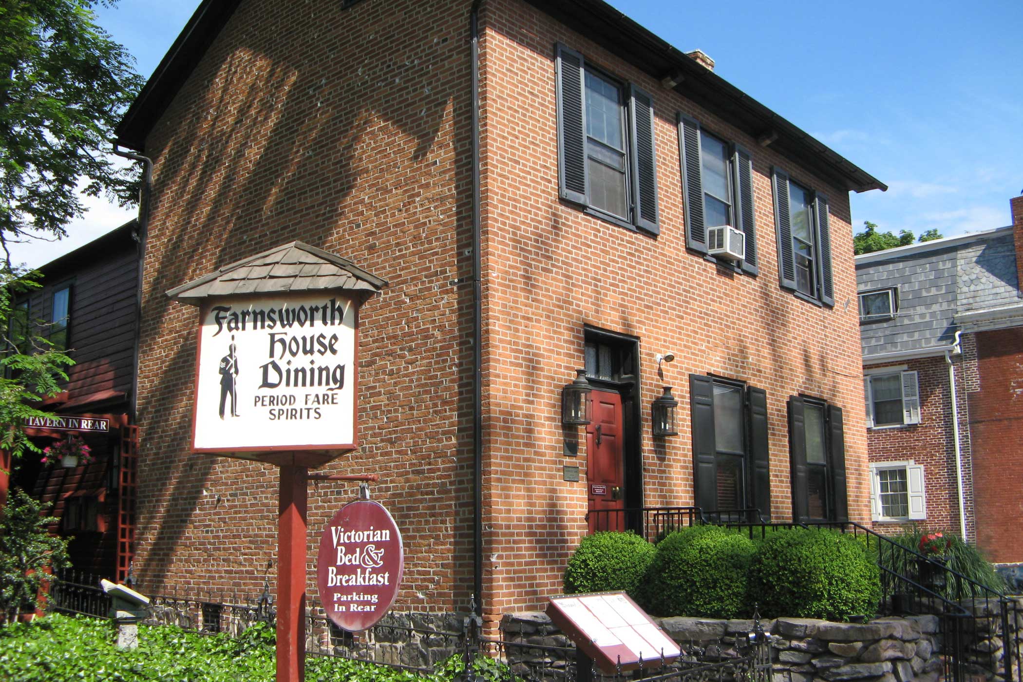 Fransworth House building