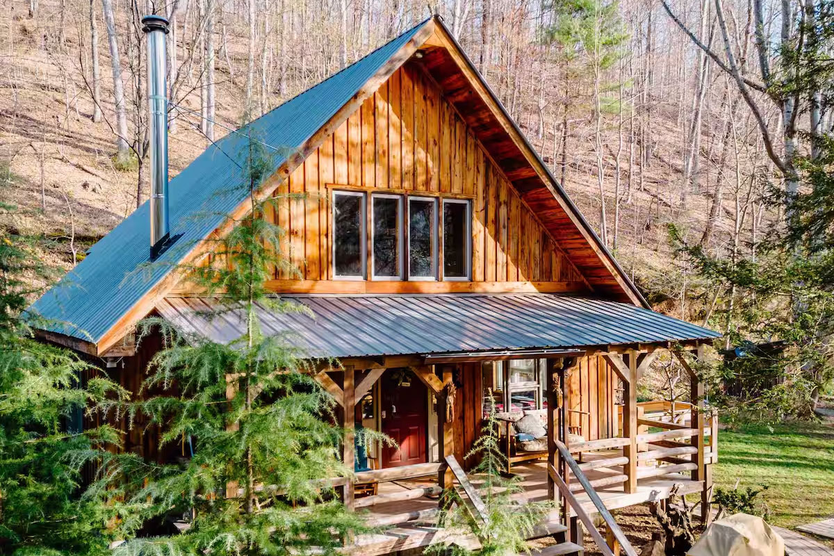 log cabin house in the woods